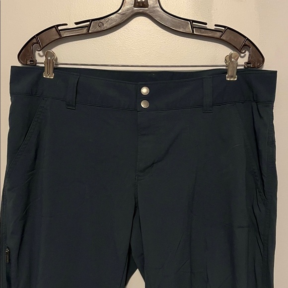 Women’s Columbia Omni-Shield Hiking Pants - Picture 3 of 7